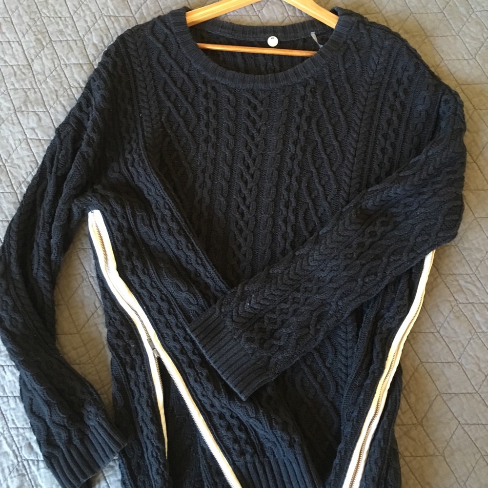 Margaret O’Leary Side Zip Tunic Sweater in Black - Picture 6 of 7